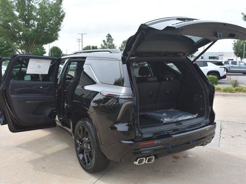New 2026 Chevrolet Traverse RS w/ LPO, Floor Liner Package FWD image 18