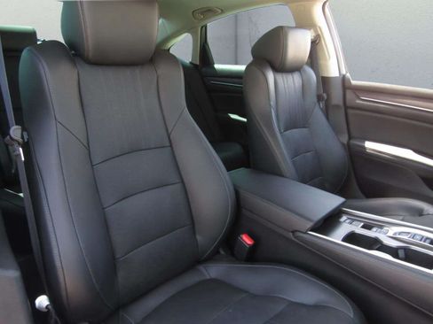 Used 2021 Honda Accord Touring image 11