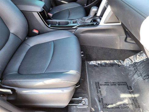 Used 2023 Toyota Corolla Cross XLE image 15