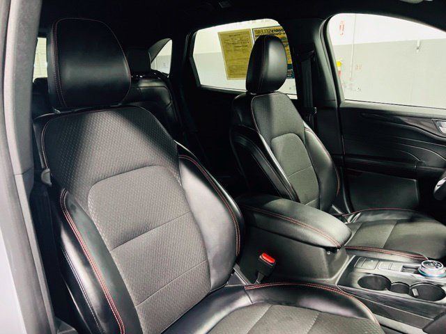 Used 2025 Ford Escape ST-Line Select AWD/4WD image 31