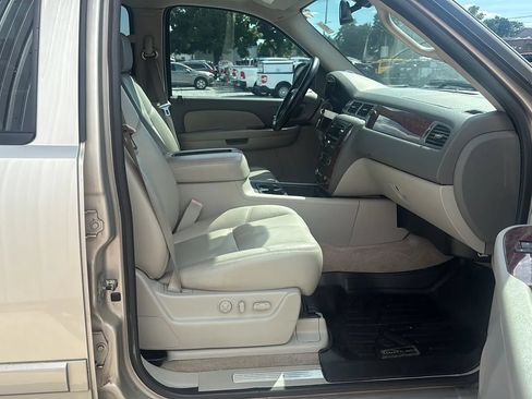Used 2007 Chevrolet Avalanche LTZ w/ LTZ Preferred Equipment Group AWD/4WD image 17