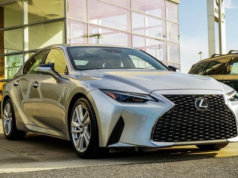 Used 2023 Lexus IS 300 w/ Comfort Package RWD image 4