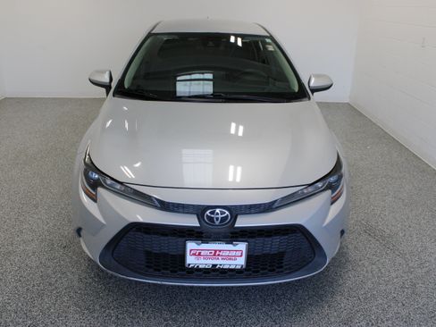 Used 2021 Toyota Corolla LE FWD image 3