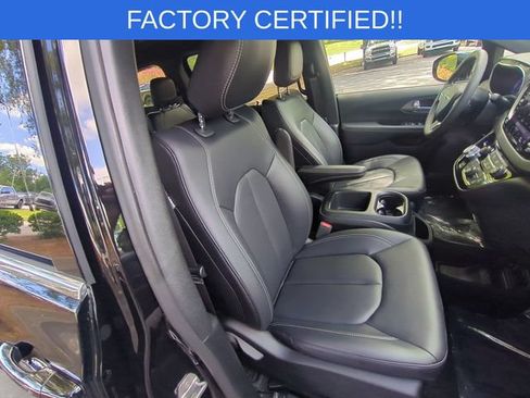 Used 2025 Chrysler Voyager LX FWD image 33