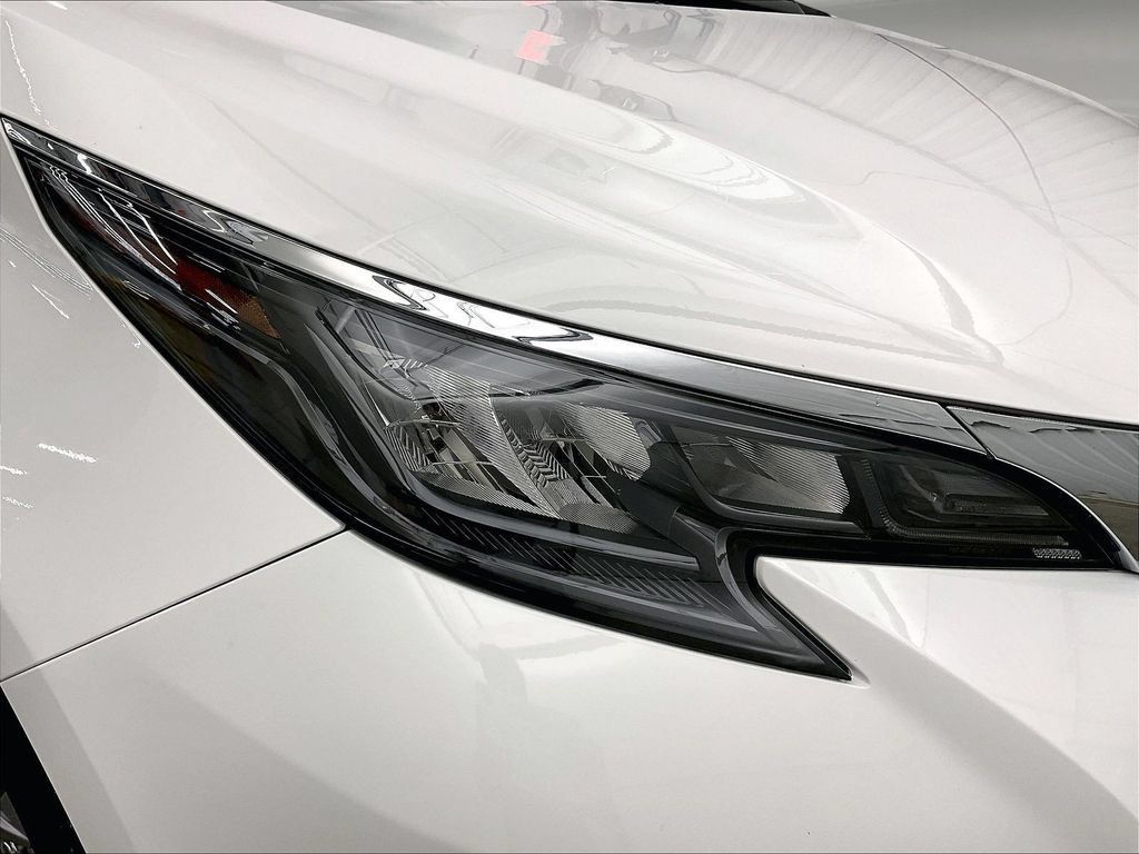 Used 2025 Toyota Sienna LE FWD image 34