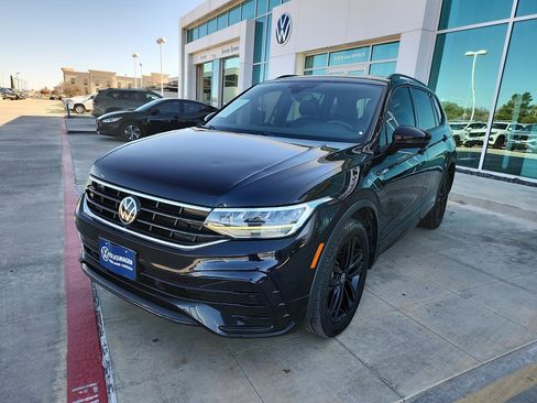 Used 2022 Volkswagen Tiguan SE R-Line image 3
