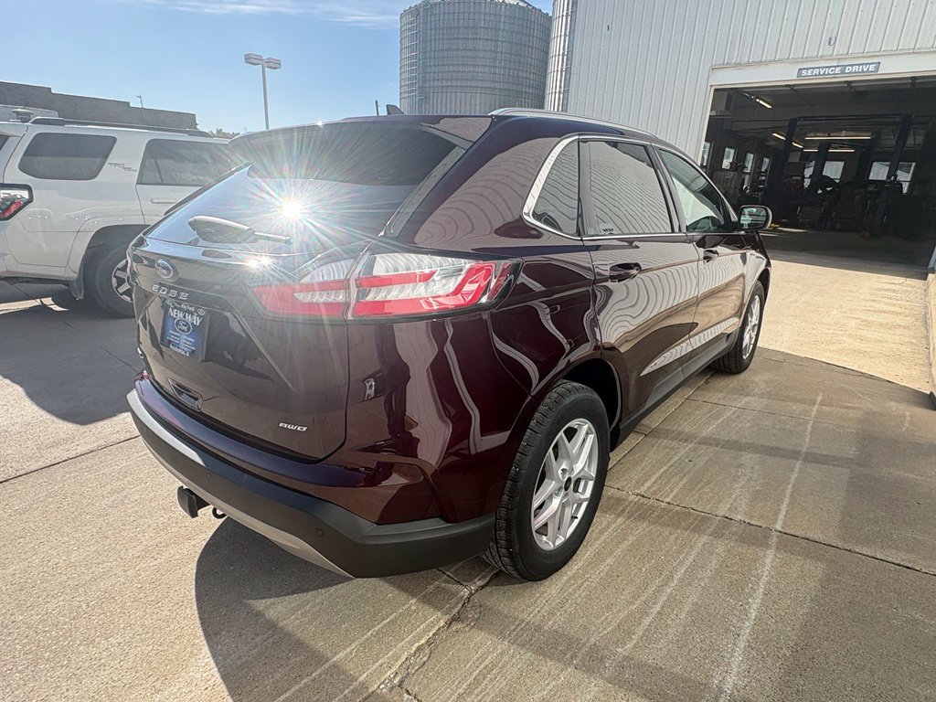Used 2024 Ford Edge SEL w/ Convenience Package AWD/4WD image 3