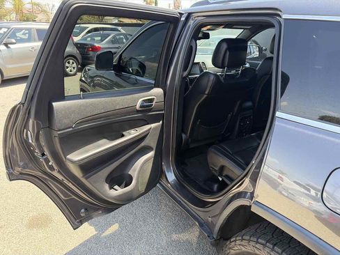 Used 2016 Jeep Grand Cherokee Limited AWD/4WD image 11