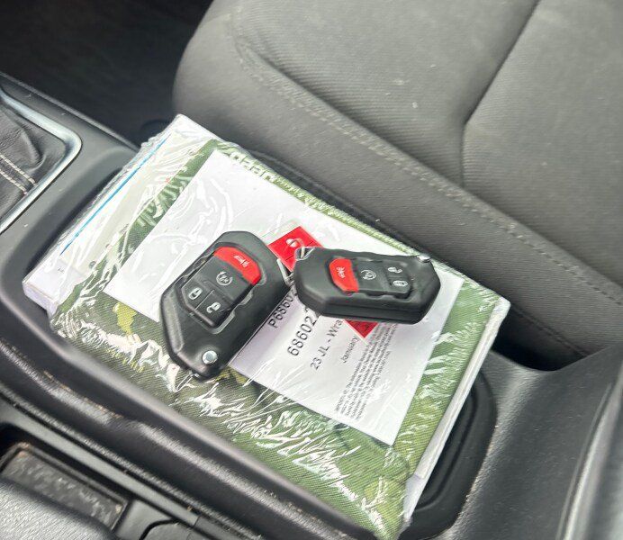 Used 2023 Jeep Wrangler Unlimited Sahara w/ Safety Group AWD/4WD image 15