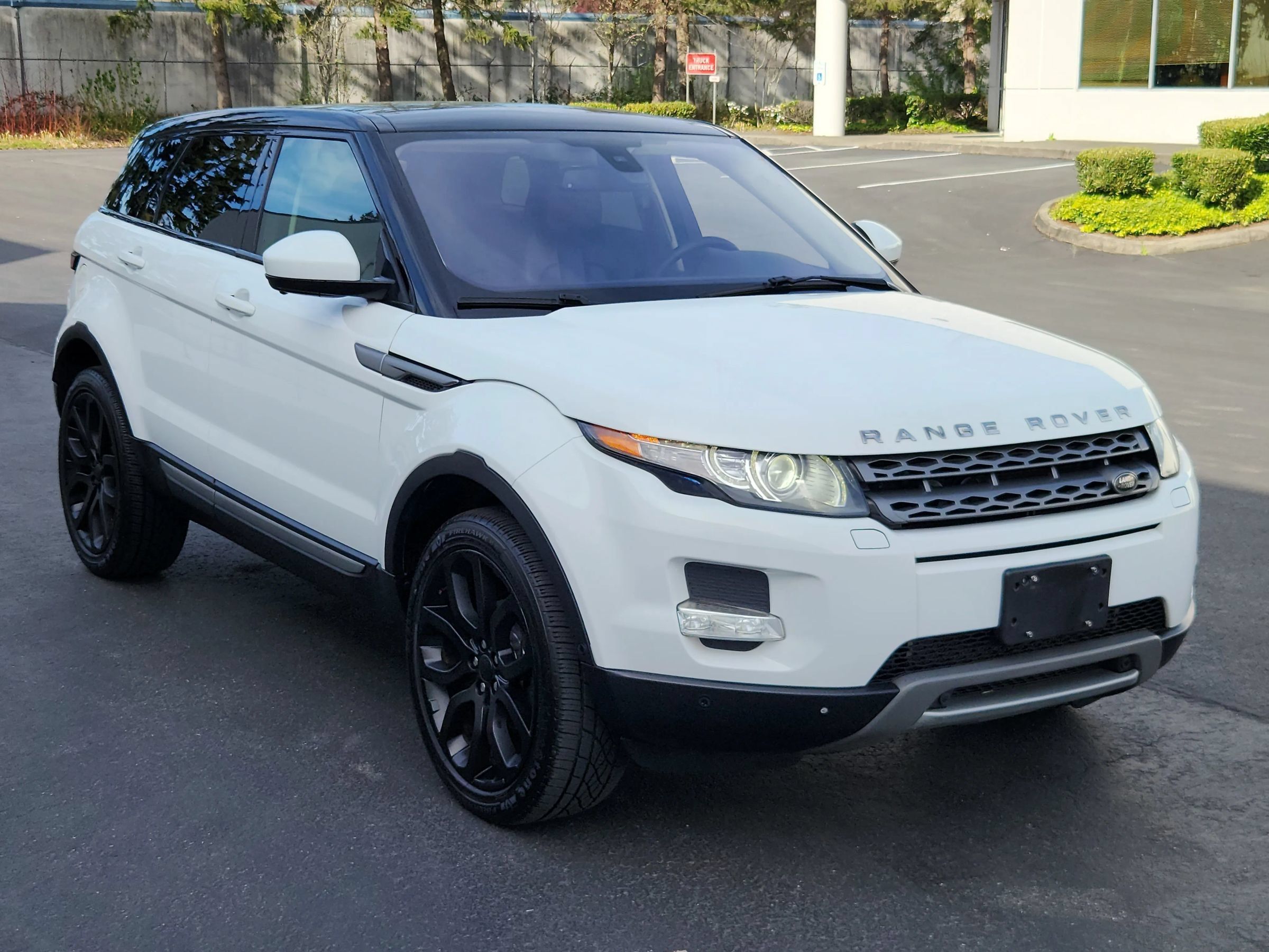 Used 2015 Land Rover Range Rover Evoque Pure Premium AWD/4WD image 5