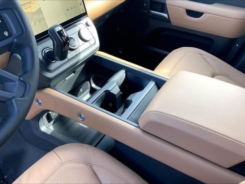 New 2026 Land Rover Defender 110 X-Dynamic SE image 7