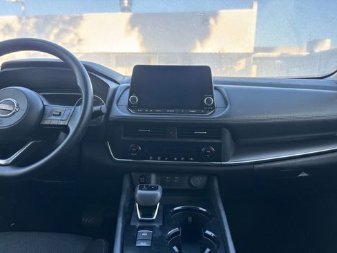 Used 2024 Nissan Rogue SV image 18