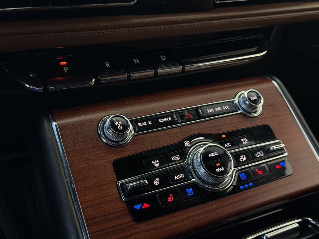 Used 2023 Lincoln Aviator Reserve w/ Equipment Group 201A RWD image 21
