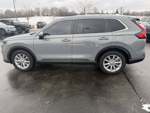 Used 2024 Honda CR-V EX image 3