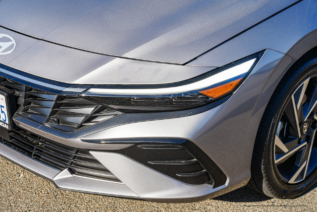 Certified 2025 Hyundai Elantra SEL FWD image 10