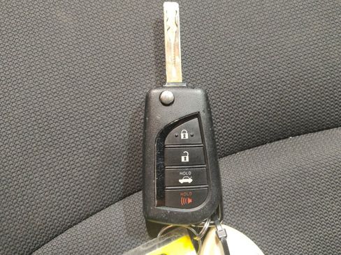 Used 2020 Toyota Corolla LE FWD image 32