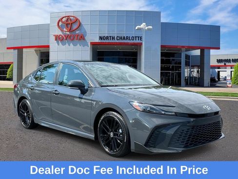 Used 2025 Toyota Camry SE FWD image 1