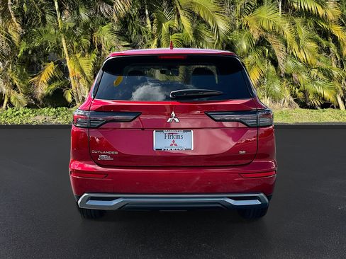 New 2025 Mitsubishi Outlander SE image 4