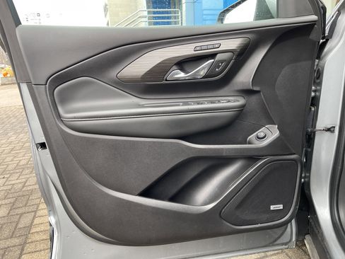 Used 2024 GMC Terrain SLT w/ Infotainment Package II image 15