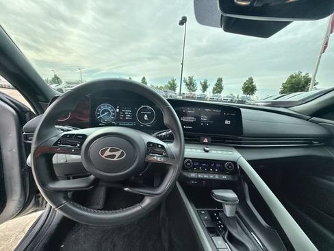 Used 2025 Hyundai Elantra Limited FWD image 14