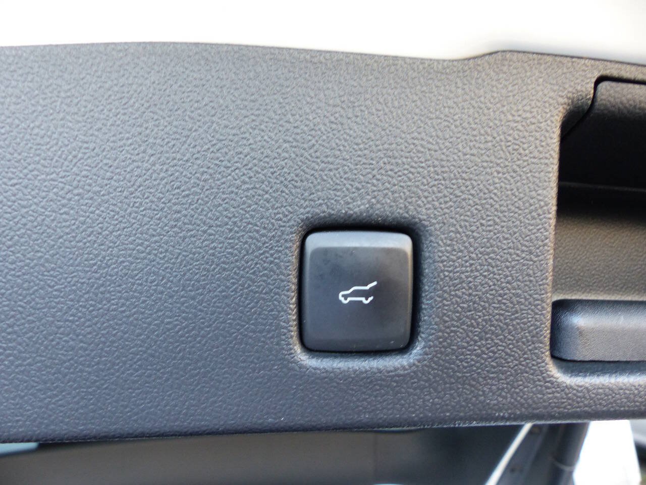 Used 2020 Ford Escape SEL FWD image 23
