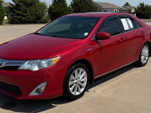 Used 2013 Toyota Camry XLE FWD image 4