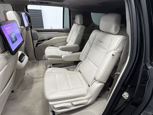Used 2025 Cadillac Escalade ESV Sport Platinum image 37