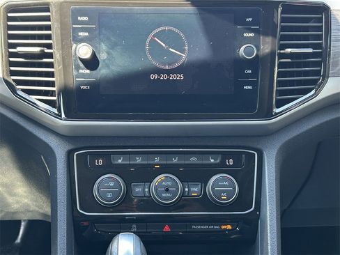 Used 2022 Volkswagen Atlas Cross Sport SE image 15