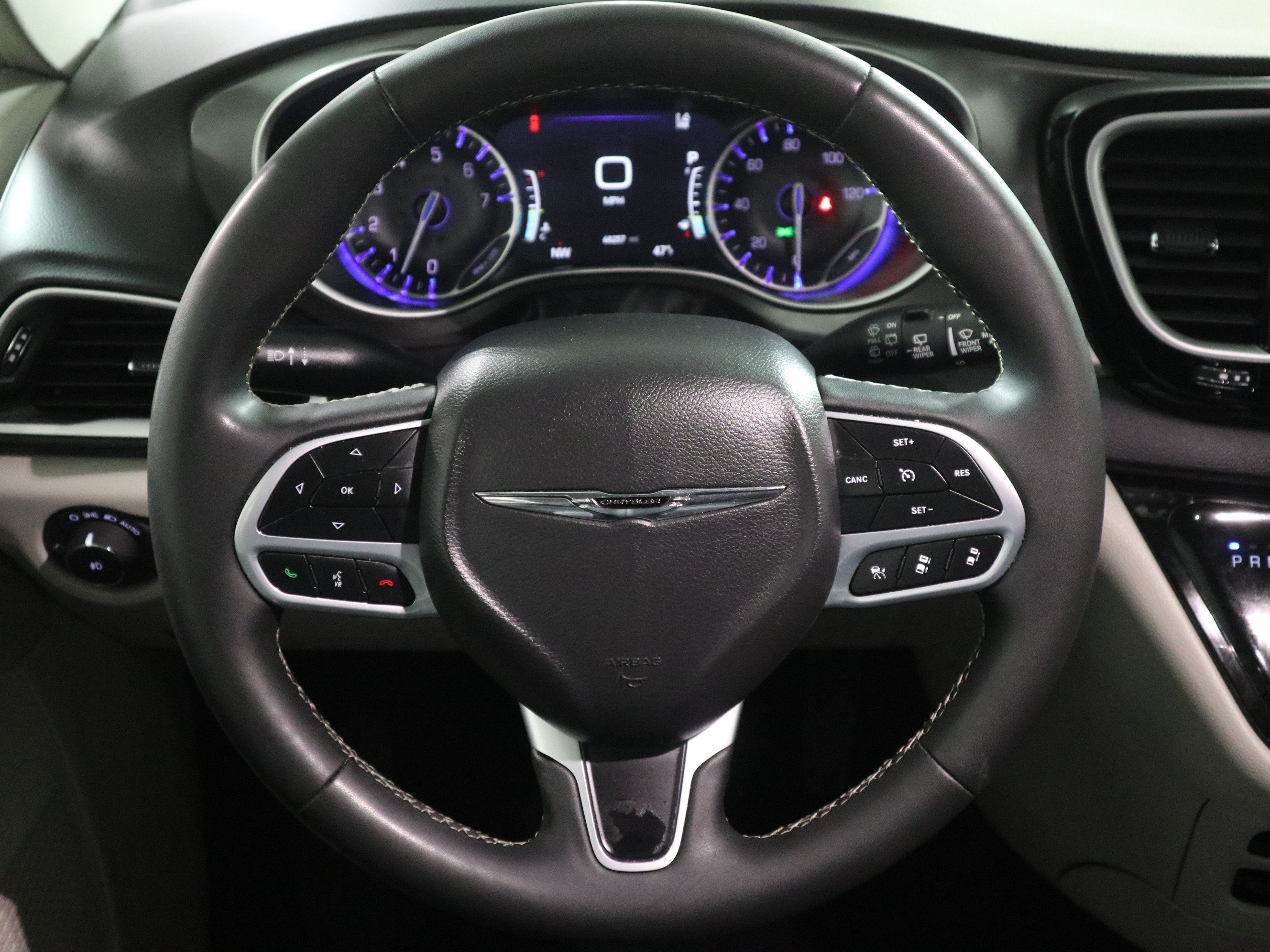 Used 2024 Chrysler Pacifica Touring-L FWD image 17