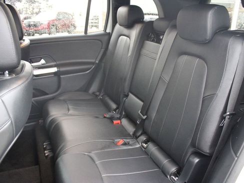 Used 2023 Mercedes-Benz GLB 250 4MATIC w/ Premium Package image 25