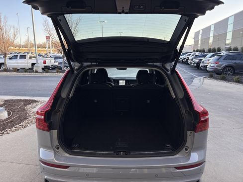 Used 2025 Volvo XC60 B5 Plus image 32