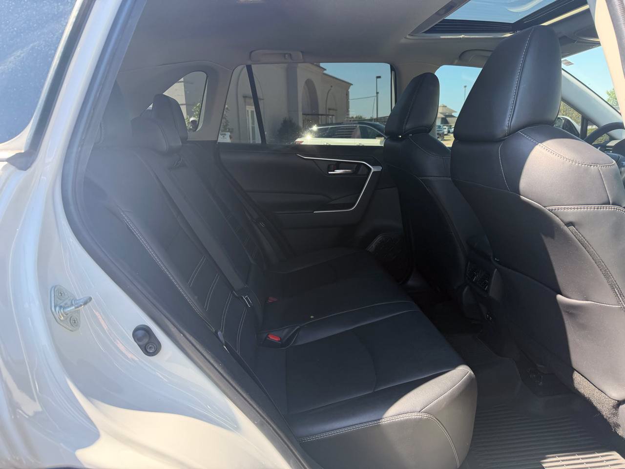 Used 2020 Toyota RAV4 XLE Premium FWD image 16