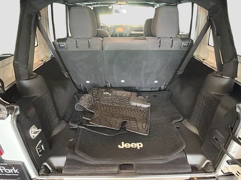 Used 2017 Jeep Wrangler Unlimited Sport w/ Quick Order Package 24S AWD/4WD image 24