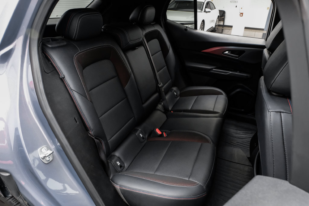 Used 2024 Chevrolet Equinox EV RS w/ LPO, Trailering Package FWD image 34