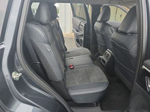 Used 2024 Mitsubishi Outlander SE AWD/4WD image 17