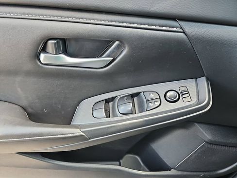 Used 2025 Nissan Sentra SV w/ All-Weather Package FWD image 32