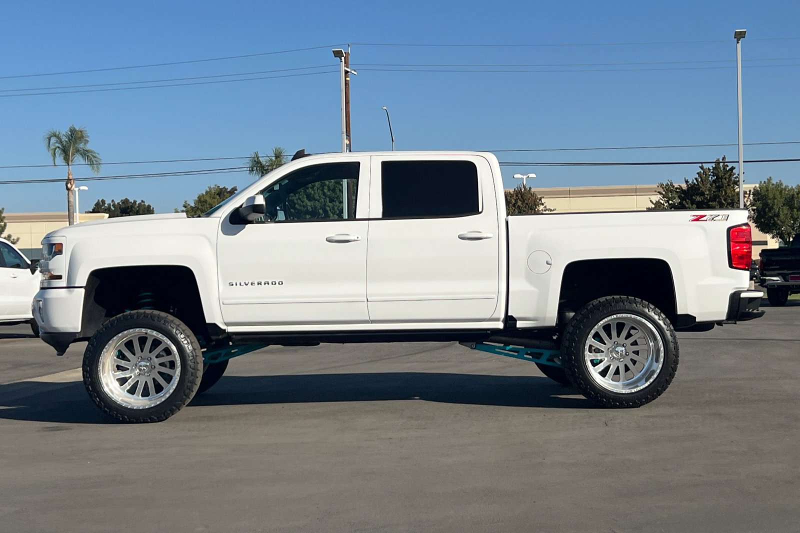 Used 2018 Chevrolet Silverado 1500 LT w/ All Star Edition AWD/4WD image 8