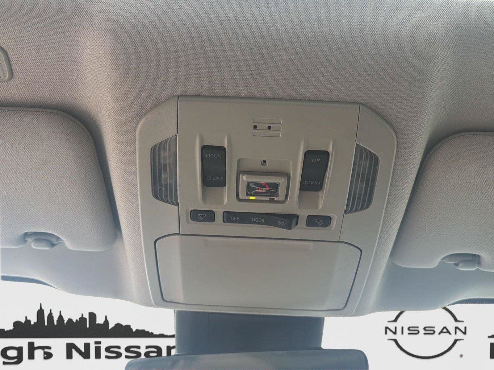 Used 2023 Toyota Highlander XLE AWD/4WD image 24