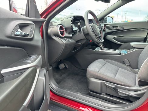 Certified 2024 Chevrolet Trax RS w/ Driver Confidence Package image 7