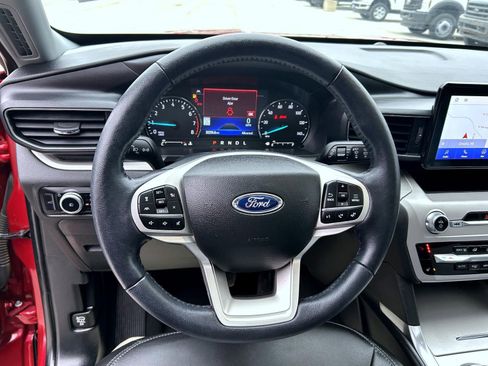 Used 2023 Ford Explorer XLT w/ Equipment Group 202A image 11