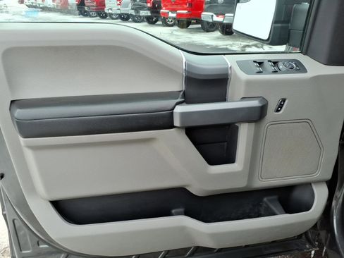 Used 2018 Ford F150 XLT w/ Equipment Group 302A Luxury image 11