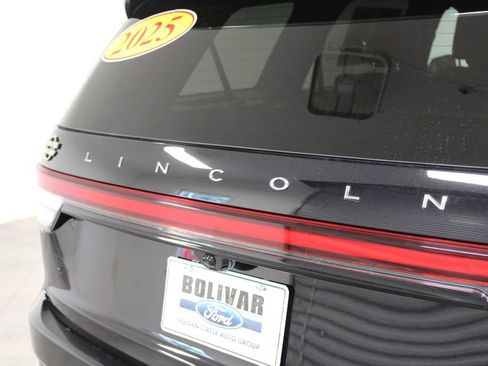 Used 2025 Lincoln Aviator Reserve image 14