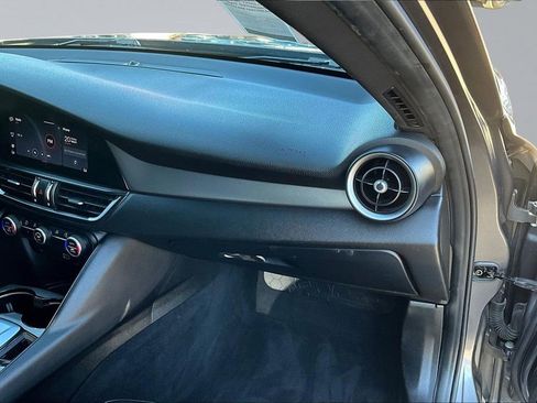 Used 2022 Alfa Romeo Giulia Veloce image 27