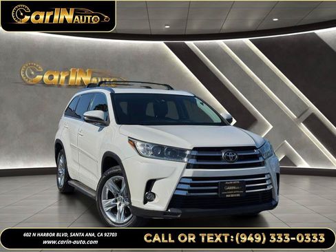 Used 2017 Toyota Highlander Limited Platinum FWD image 3