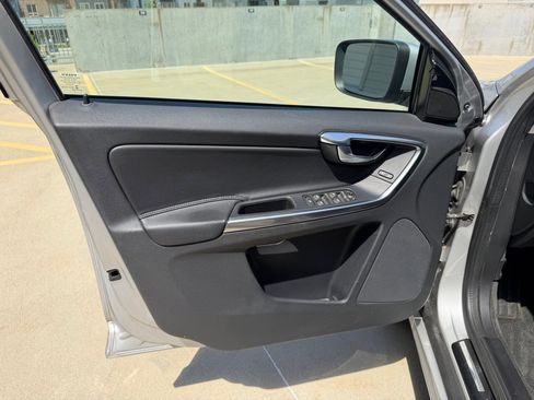 Used 2015 Volvo XC60 T6 AWD/4WD image 9