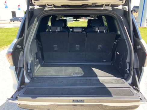 Used 2025 Lincoln Navigator Reserve w/ Jet Appearance Package AWD/4WD image 9