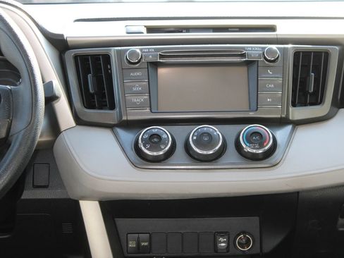 Used 2013 Toyota RAV4 LE FWD image 28