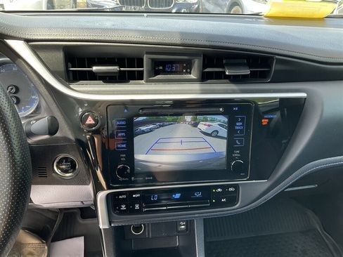 Used 2018 Toyota Corolla SE w/ SE Premium Package FWD image 28