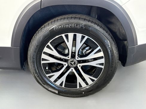 Used 2025 Mercedes-Benz GLB 250 image 37