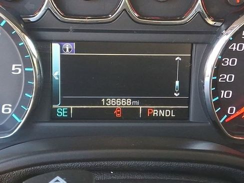 Used 2017 Chevrolet Suburban LT w/ Luxury Package image 21